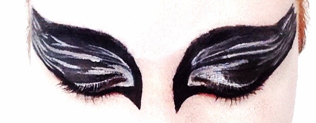 black-swan-eye-makeup-eyelids